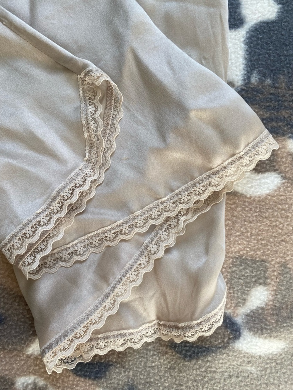 By Anthropologie Silk Lace Trim Camisole Women's Top Beige Champagne Size Large - Picture 7 of 8